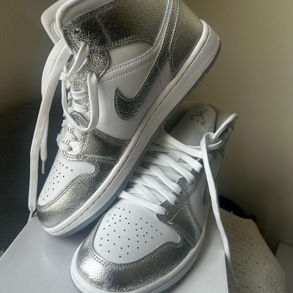 Jordan Shoes - Women’s Air Jordan 1 Mid - Metallic Silver and White